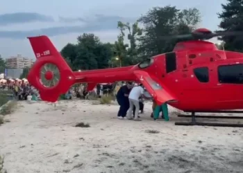 U plagos me çifte nga babai, 47-vjeçari transportohet me helikopter drejt Traumës