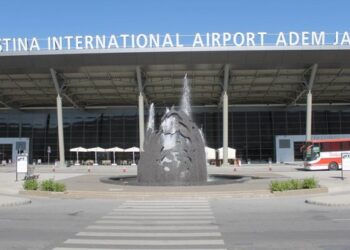 Liberalizimi i vizave në Kosovë, qytetarët “dynden” në Aeroport