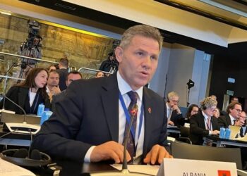 Nesër, Britania para ndryshimit të madh