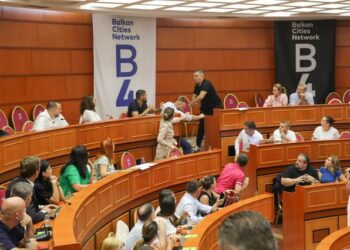 Fantazi apo skenar: Nga antiplumbi i Veliajt, te imitimi i atentatit të Trump