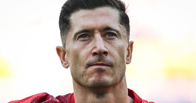 E bujshme! Lewandowski akuzohet për mashtrim me dy diploma master