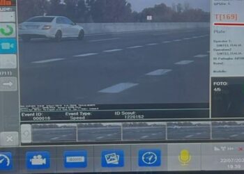 Rrugorja instalon radarët e shpejtësisë në autostradën Thumanë-Kashar, policia apel qytetarëve