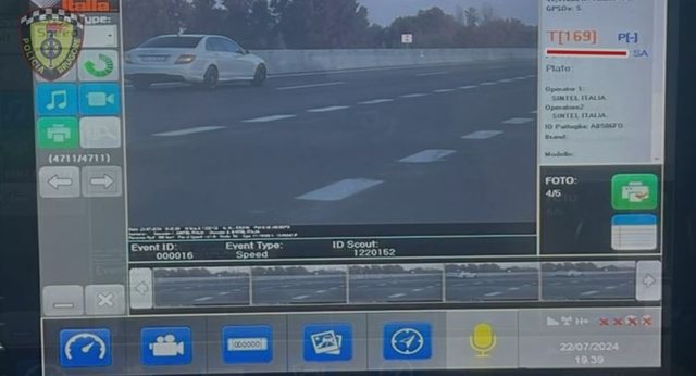 Rrugorja instalon radarët e shpejtësisë në autostradën Thumanë-Kashar, policia apel qytetarëve