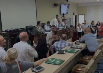 Opozita kundër rritjes së çmimit të ujit, sërish tensione në mbledhjen e këshillit Bashkiak në Elbasan
