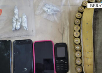 Berat\ Shisnin kanabis, pranga katër personave. U sekuestrohet drogë, armë dhe municion