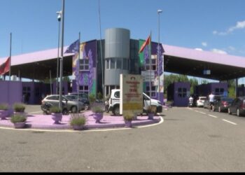 40 mijë hyrje- dalje në 48 orë/ Muriqani dhe Hani i Hotit me procedura të përshpejtuara, shkak fluksi i turistëve