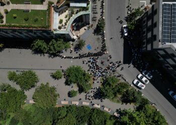 PAMJE NGA AJRI / Opozita thyen “rekord”, protestuesit e sotëm numërohen me gishtat e dorës