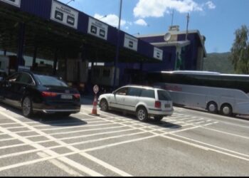 Fluks i lartë në Morinë/ Bregdeti shqiptar, destinacioni kryesor në fundjava