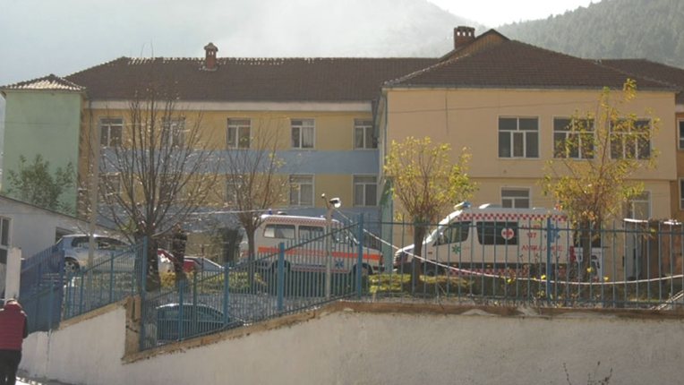 U paraqiten në spital me të vjella, shkon në 56 numri i personave të helmuar në Bulqizë