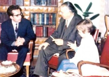 “Burokratë me duar të përgjakura deri në bërryla”, miku i Ismail Kadaresë rrëfen përse Enver Hoxha nuk e arrestoi shkrimtarin në 1975