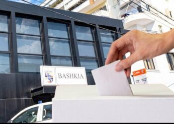 Sot mbaron afati për regjistrimin e zgjedhjeve në Himarë! Janë 7 parti në garë, PD ende e pa regjistruar