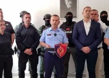 “Mos dil vetëm natën…”/ Jeni kërcënuar përmes mesazheve? Ja si përgjigjet drejtori i policisë së Shkodrës