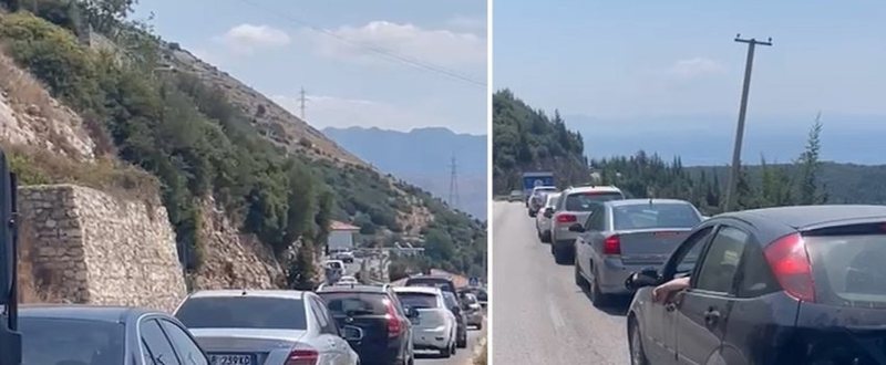 Radhë automjetesh e trafik i rënduar në aksin Dhërmi-Himarë, numër i lartë qytetarësh drejt bregdetit