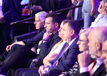 Rama i del në krah Veliajt: Sulmet ndaj Bashkisë së Tiranës, cirk që turren si te torta e pavarësisë