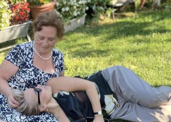 Kryemadhi e kalon kohën me të ëmën pas divorcit: Jam te toka e mamit. Kur rrëzohesh, ajo…