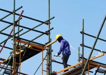 EMRI/ Tragjike në Tiranë, ra nga lartësia e pallatit teksa punonte, humb jetën 58-vjeçari