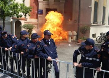 Protesta e opozitës para Bashkisë së Tiranës, Policia publikon planin e masave/ Ja rrugët që bllokohen