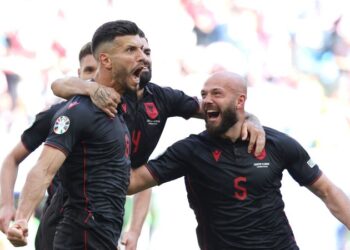 Arlind Ajeti nuk i shpëton merkatos, Klyzhi “bombardohet” në oferta