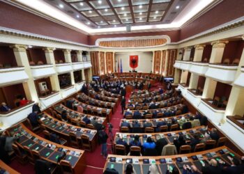 Sot, Kuvendi në seancë të posaçme! Votim i fshehtë për Spiropalin, socialistët në pritje të dekreteve nga Begaj