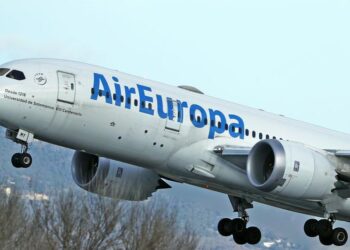 Panik në ajër, avioni goditet nga turbulencat e forta, plagosen dhjetëra pasagjerë