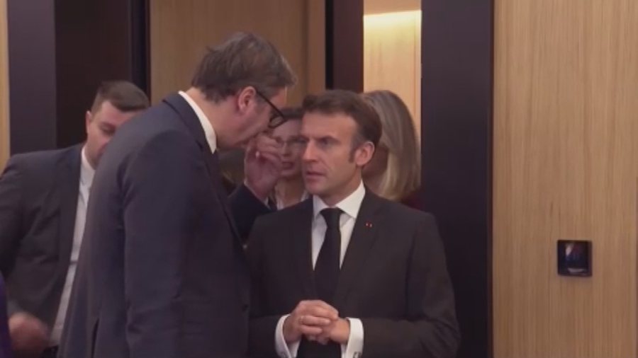 “Duhet të arrestosh Radoiçiçin”, kushti që Macron i vendosi Vuçiçit për të vizituar Beogradin