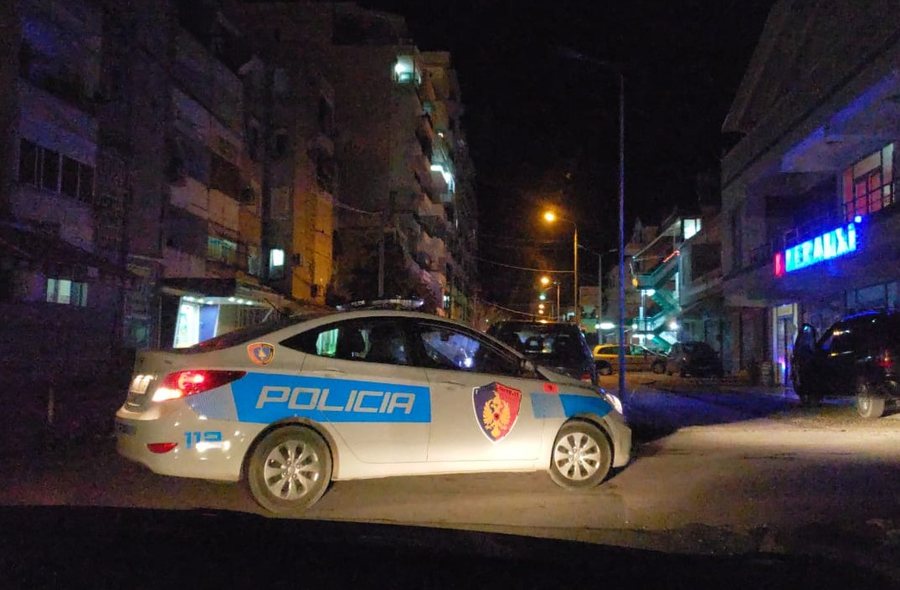 E rëndë në Vlorë, makina e policisë shtyp këmbësorin në bulevard