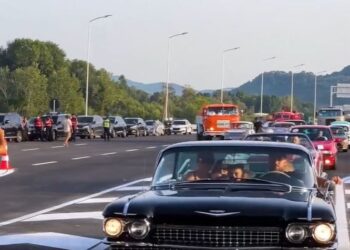 “Thumanë – Kashar, kartëvizita europiane e Korridorit Blu”, Rama ndan pamjet e autostradës së re