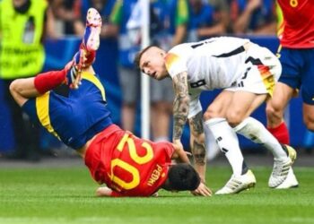 Spanja shpejtësinë, Gjermania forcën, mungojnë golat në pjesën e parë