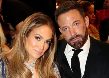 Përflitet për divorc me Ben Affleck, JLo rivendos unazën e martesës