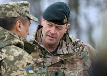 “Lufta e Tretë Botërore mund të shpërthejë brenda 5 viteve!”, gjenerali i lart britanik paralajmëron NATO-n: Ja cilat janë tre “fuqitë” me të cilat duhet të përballemi