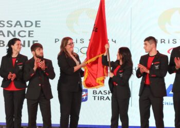 “Paris 2024”\ Manastirliu i dorëzon flamurin Ekipit Olimpik Shqiptar
