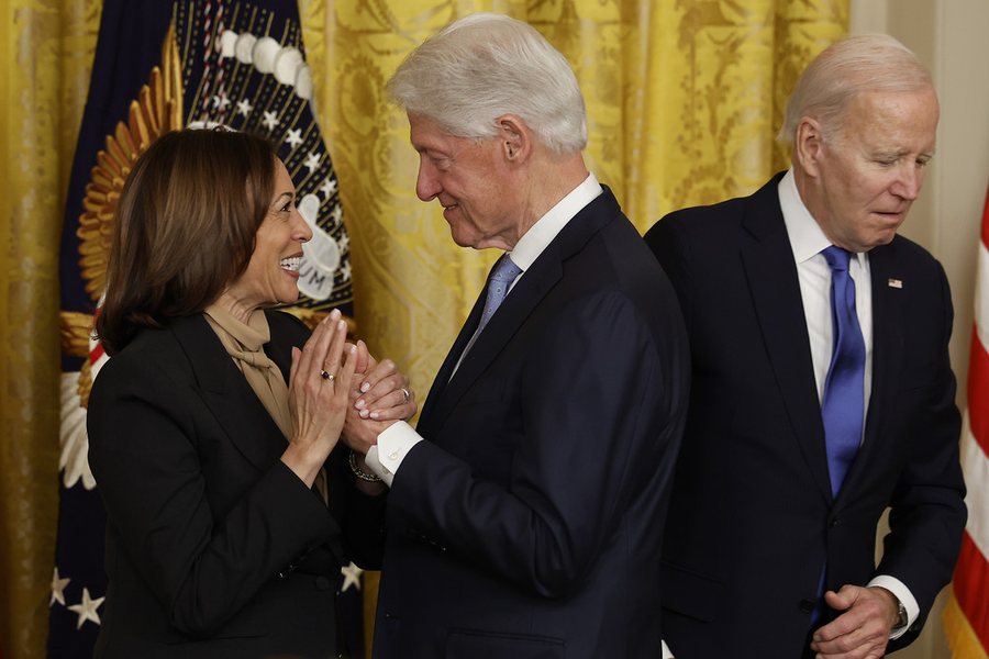 Pas tërheqjes së Biden nga gara, Kamala Harris, negociata me Obamën dhe Klinton për të siguruar kandidimin