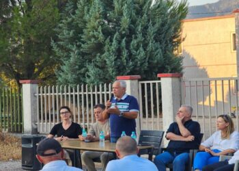 Berisha çon Flamur Nokën në Himarë: Ne nuk ju premtojmë ujë, por ju votoni Petron sepse…