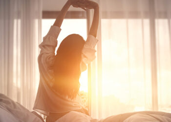 Zgjimi herët në verë, çelësi për një jetë më të lumtur!