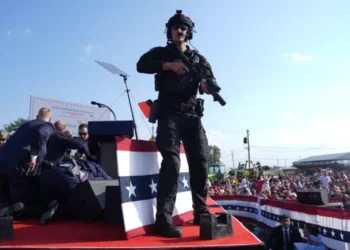 Shpëtoi veten, jo Trump-in/ Zbuloi atentatorin e ish-presidentit, por nuk ndërhyri nga frika, FBI interviston oficerin e policisë
