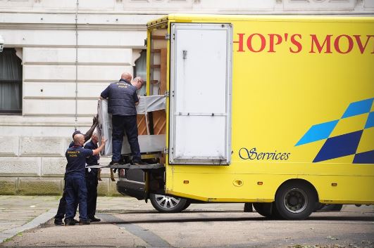 Sunak nuk lë asgjë në rezidencë, boshatis godinën për kryeministrin e ri të britanikëve (FOTO)