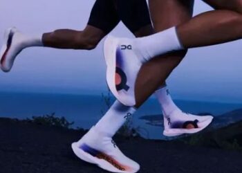 Të sprucuara drejt e në këmbë, këto janë atletet që bëhen gati për 6 minuta