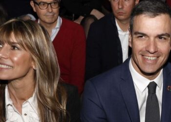 Bashkëshortja akuzohet për korrupsion, kryeministri spanjoll Sanchez: Jam gati të dëshmoj!