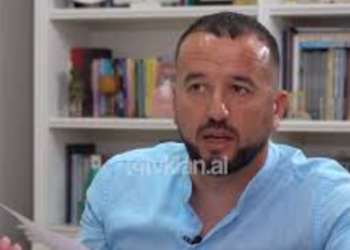 Akuza e rëndë ndaj fqinjit: Më mashtroi babain 80-vjeçar, i dha 50 mijë lekë të vjetra për qoshet e shtëpisë