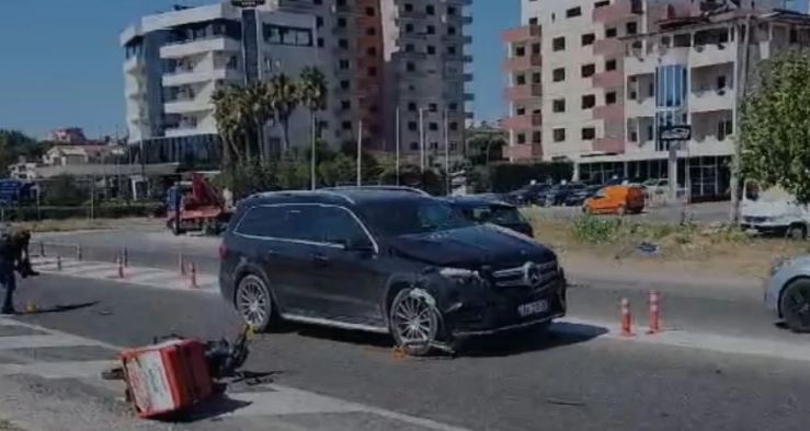 Aksident në Durrës/ 44-vjeçari me motor përplaset nga “Benzi”, përfundon në spital në gjendje të rëndë