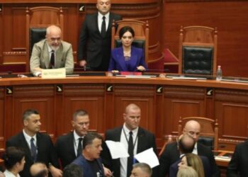 “Lutem të jem e para mes të barabartëve!”, Spiropali mban fjalimin e parë si kryetare e Kuvendit: Ju që jeni mësuar të debatoni me mua…