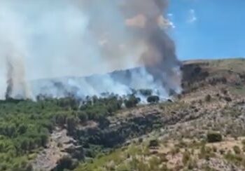 Vihen nën kontroll flakët, përmirësohet situata e zjarreve në Gjirokastër, të gjitha vatrat drejt shuarjes