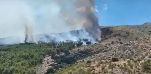 Vihen nën kontroll flakët, përmirësohet situata e zjarreve në Gjirokastër, të gjitha vatrat drejt shuarjes