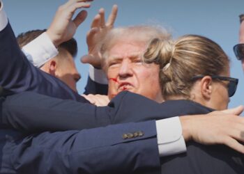 Debat për dështimin e ekipit të sigurisë, Trump kërkon bashkimin e amerikanëve: Vetëm Zoti më shpëtoi!