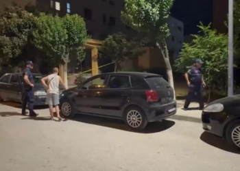 Emri/ U vra me thikë nga ish-bashkëshorti i partneres pas sherrit, ndërroi jetë në spital