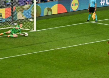 Anglia i falet penalltive, “Tre Luanët” kalojnë Zvicrën e Xhakës dhe shkojnë në gjysmëfinale