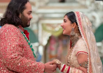 Pas dasmës përrallore, djali i njeriut më të pasur në Indi u dhuron miqve të tij ora me vlerën marramendëse, 180 mijë euro!