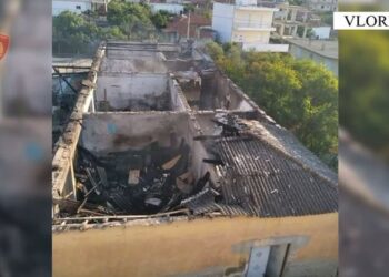 I vuri flakën lokalit të bashkëshortes dhe e raportoi si aksident, zbulohet “plani djallëzor”, në pranga 50-vjeçari në Vlorë
