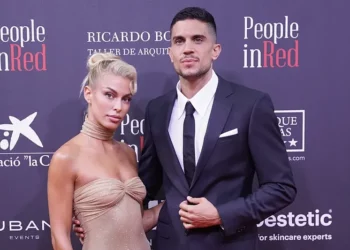 Fotot e “nxehta”/ Theu “kontratën e seksit”, ndahet çifti i njohur që “çmendi” rrjetin