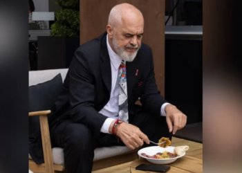 Rama i “zhgënjyer” nga ushqimi në Angli, nuk i kursen batutat: Nuk kanë faj britanikët që kur vijnë te ne thonë…